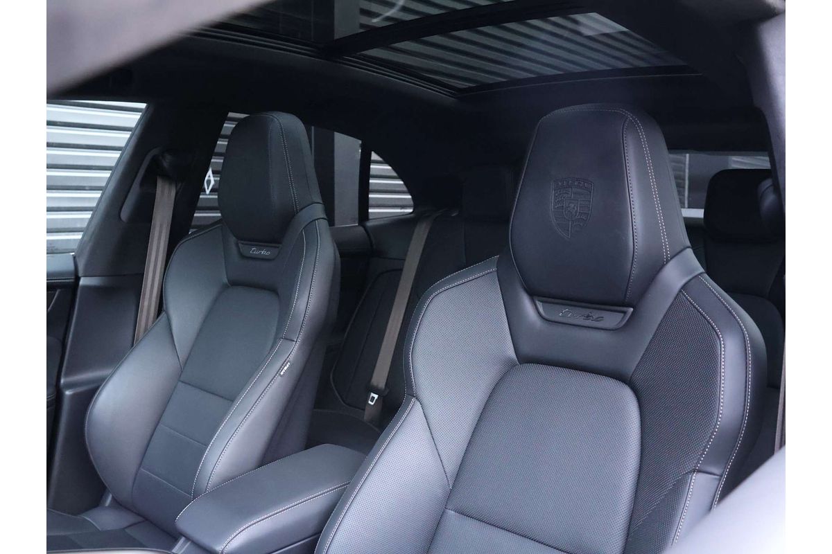 2024 Porsche Macan Turbo XAB