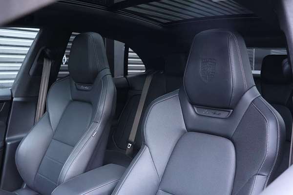 2024 Porsche Macan Turbo XAB