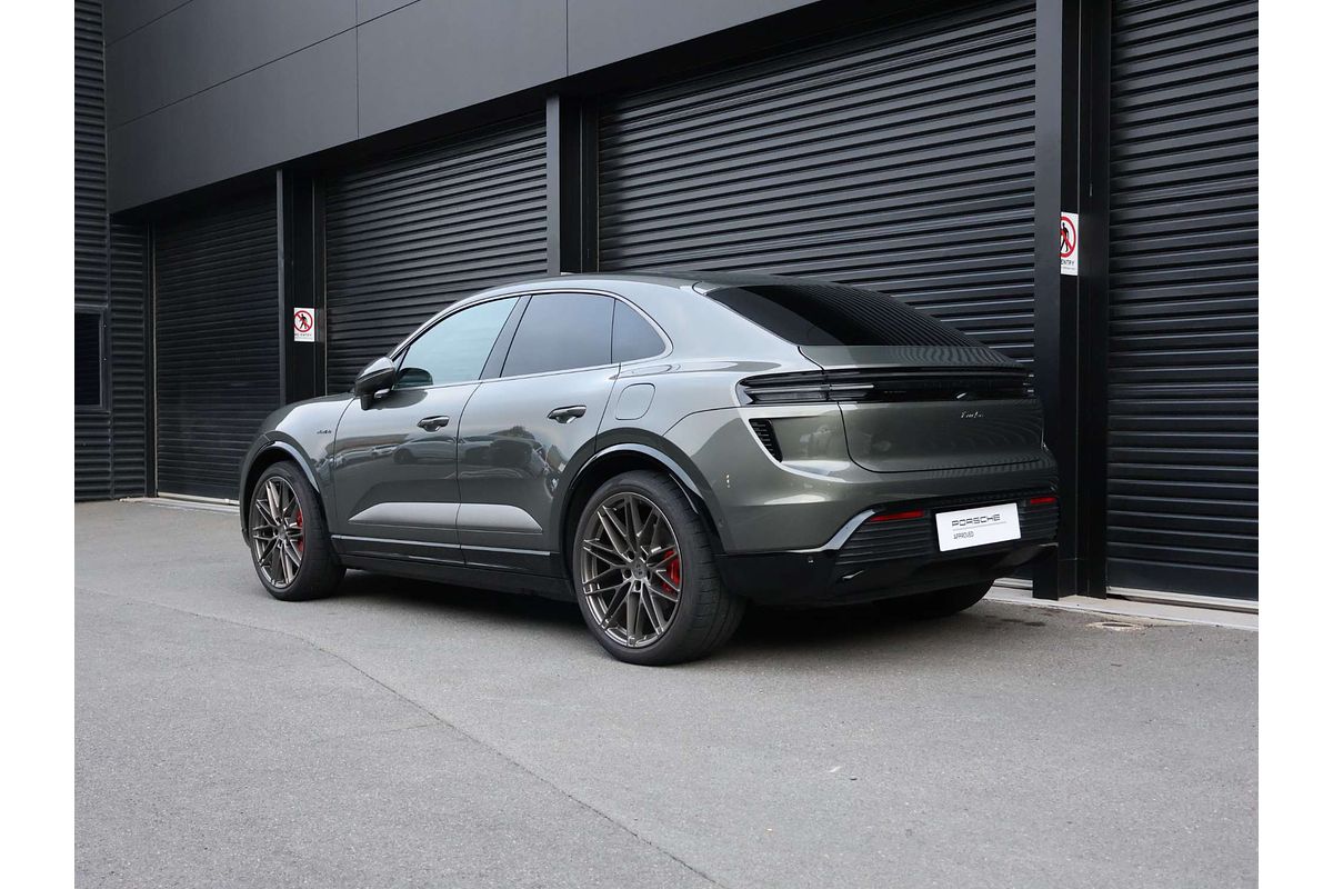 2024 Porsche Macan Turbo XAB