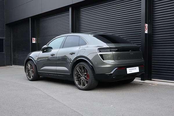 2024 Porsche Macan Turbo XAB