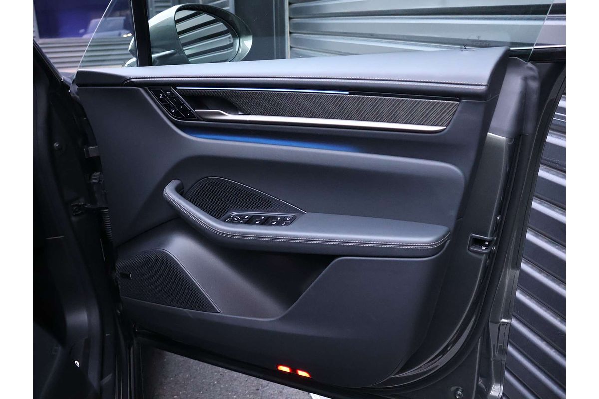 2024 Porsche Macan Turbo XAB