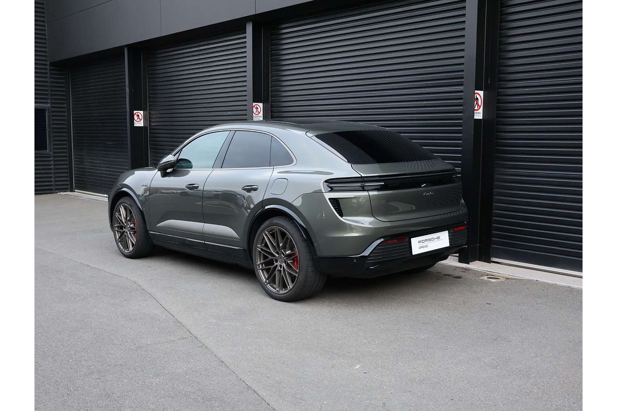 2024 Porsche Macan Turbo XAB