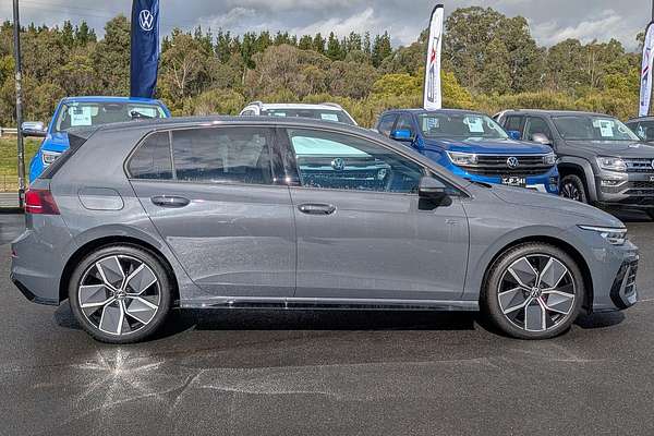 2025 Volkswagen Golf 110TSI R-Line 8.5