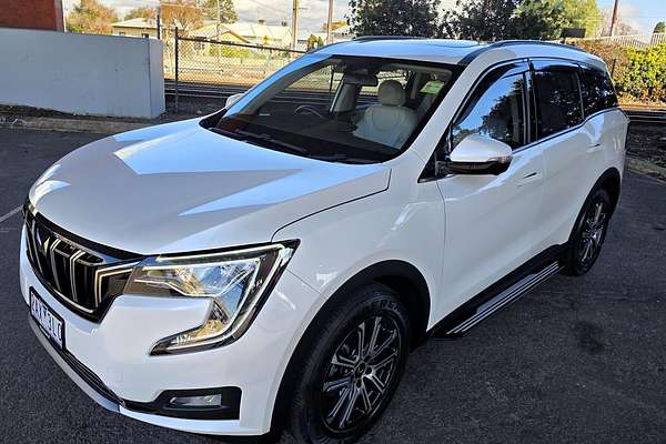 2023 Mahindra XUV700 AX7L