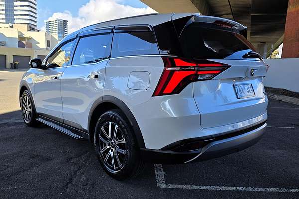 2023 Mahindra XUV700 AX7L