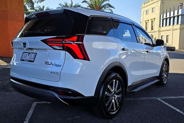 2023 Mahindra XUV700 AX7L