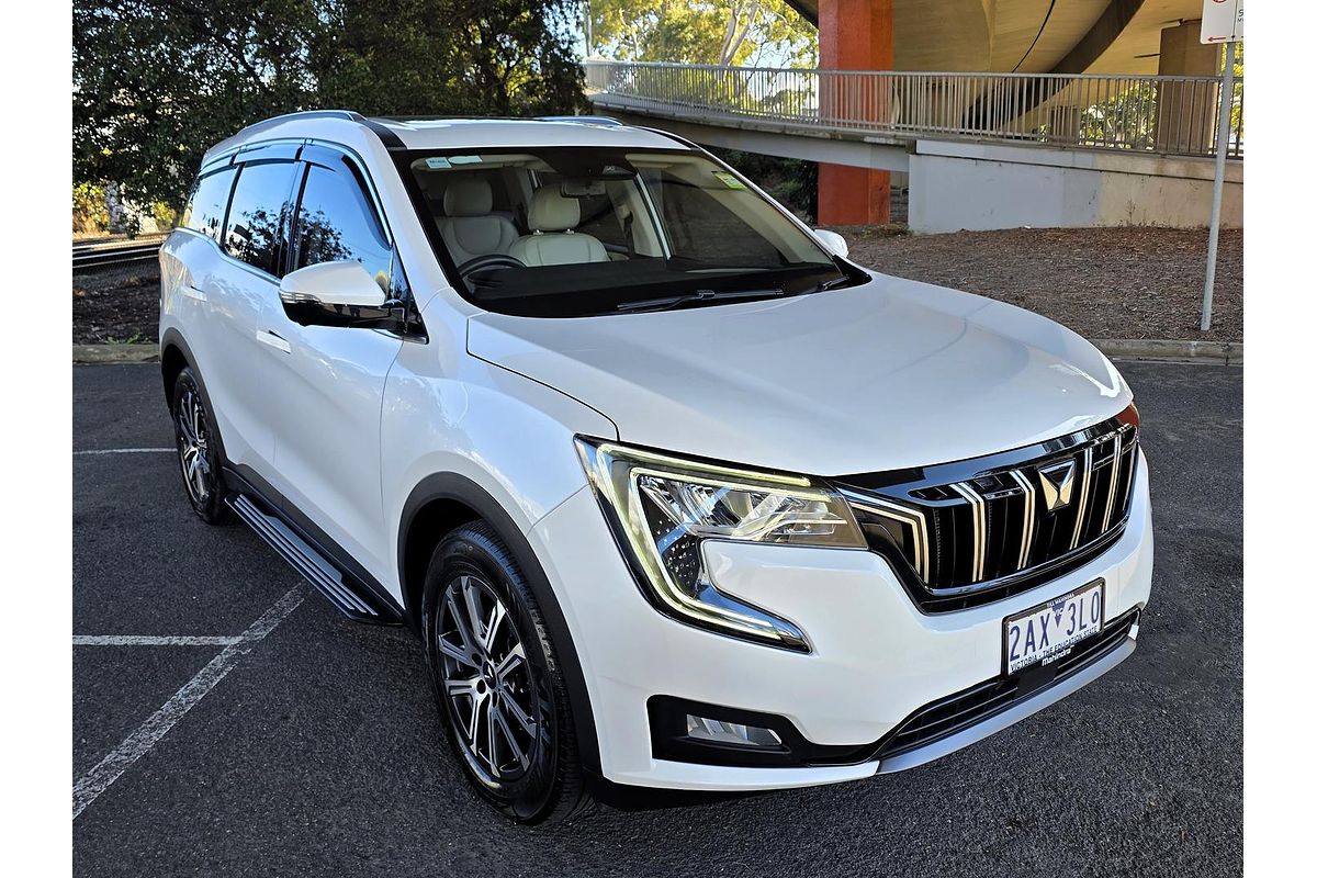 2023 Mahindra XUV700 AX7L