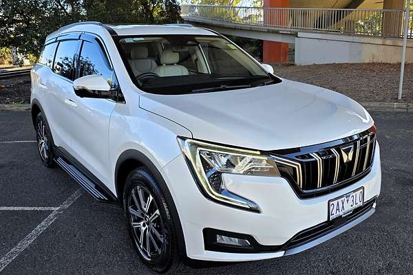 2023 Mahindra XUV700 AX7L