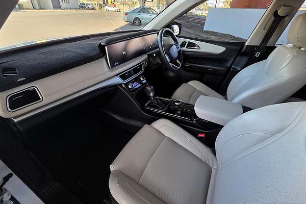 2023 Mahindra XUV700 AX7L