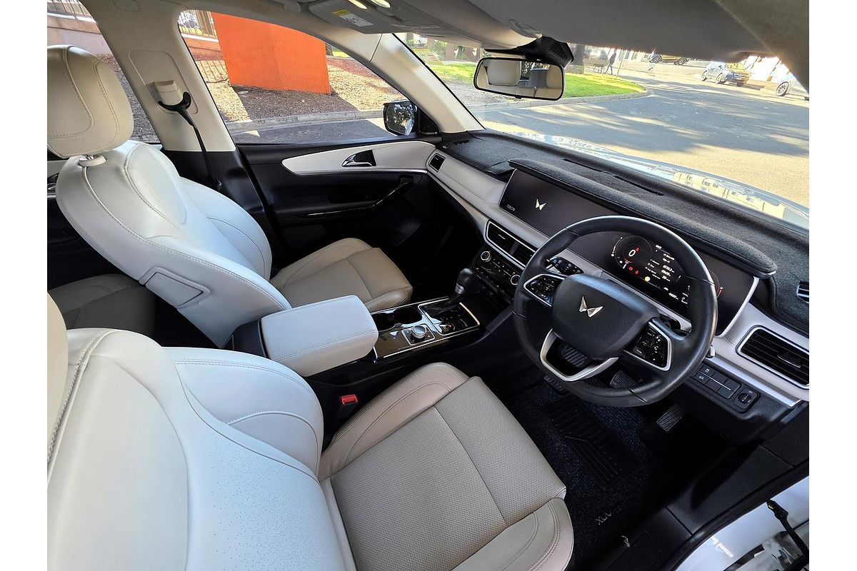 2023 Mahindra XUV700 AX7L