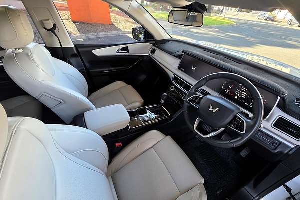 2023 Mahindra XUV700 AX7L