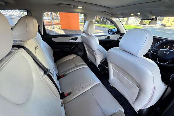 2023 Mahindra XUV700 AX7L