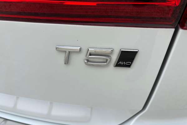 2020 Volvo XC60 T5 Momentum