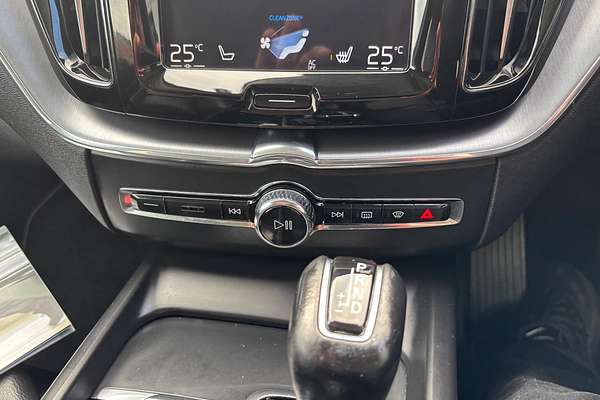 2020 Volvo XC60 T5 Momentum