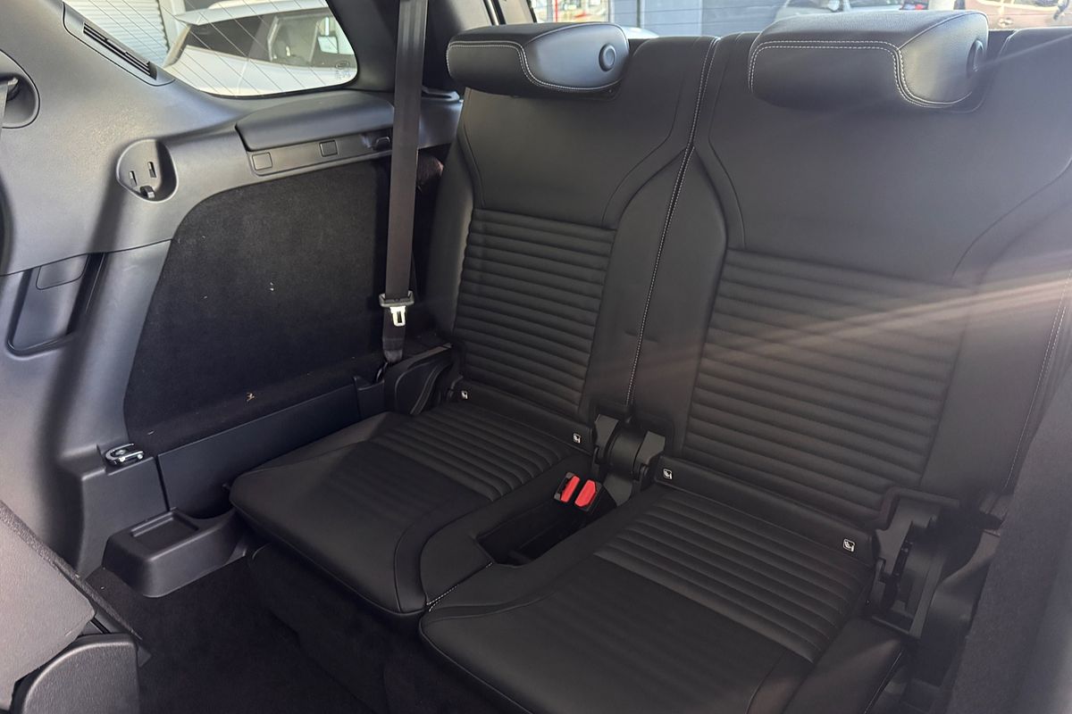 2025 Land Rover Discovery D350 Dynamic SE Series 5