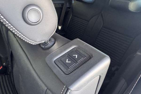 2025 Land Rover Discovery D350 Dynamic SE Series 5