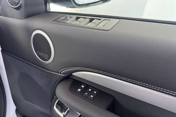 2025 Land Rover Discovery D350 Dynamic SE Series 5