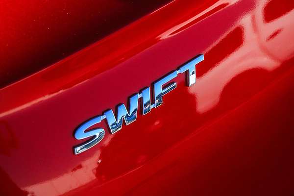 2025 Suzuki Swift Hybrid GLX UZ