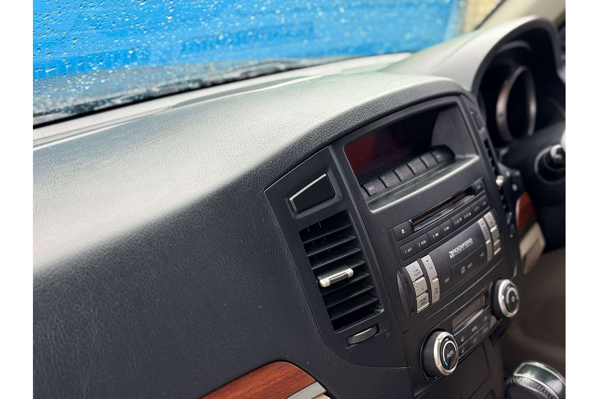 2007 Mitsubishi Pajero Exceed NS