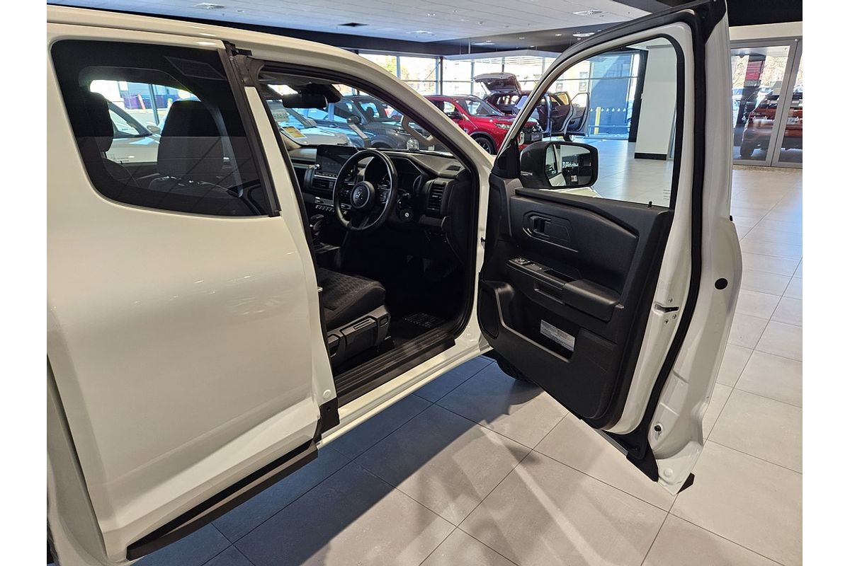 2025 Mitsubishi Triton 4X4