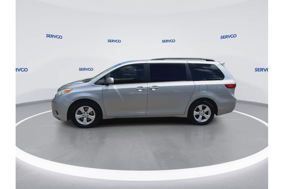 2016 Toyota SIENNA LE