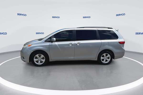 2016 Toyota SIENNA LE