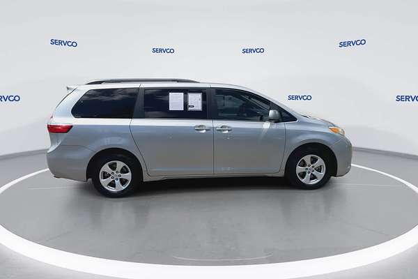 2016 Toyota SIENNA LE