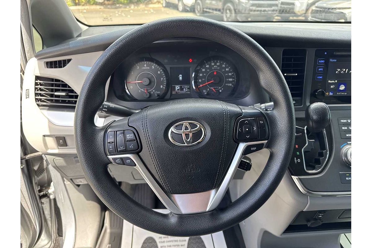2016 Toyota SIENNA LE
