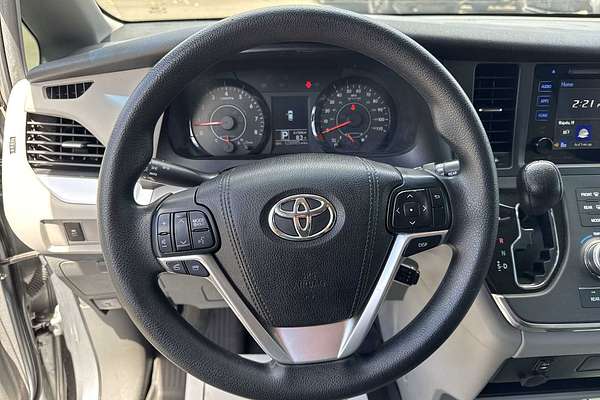 2016 Toyota SIENNA LE