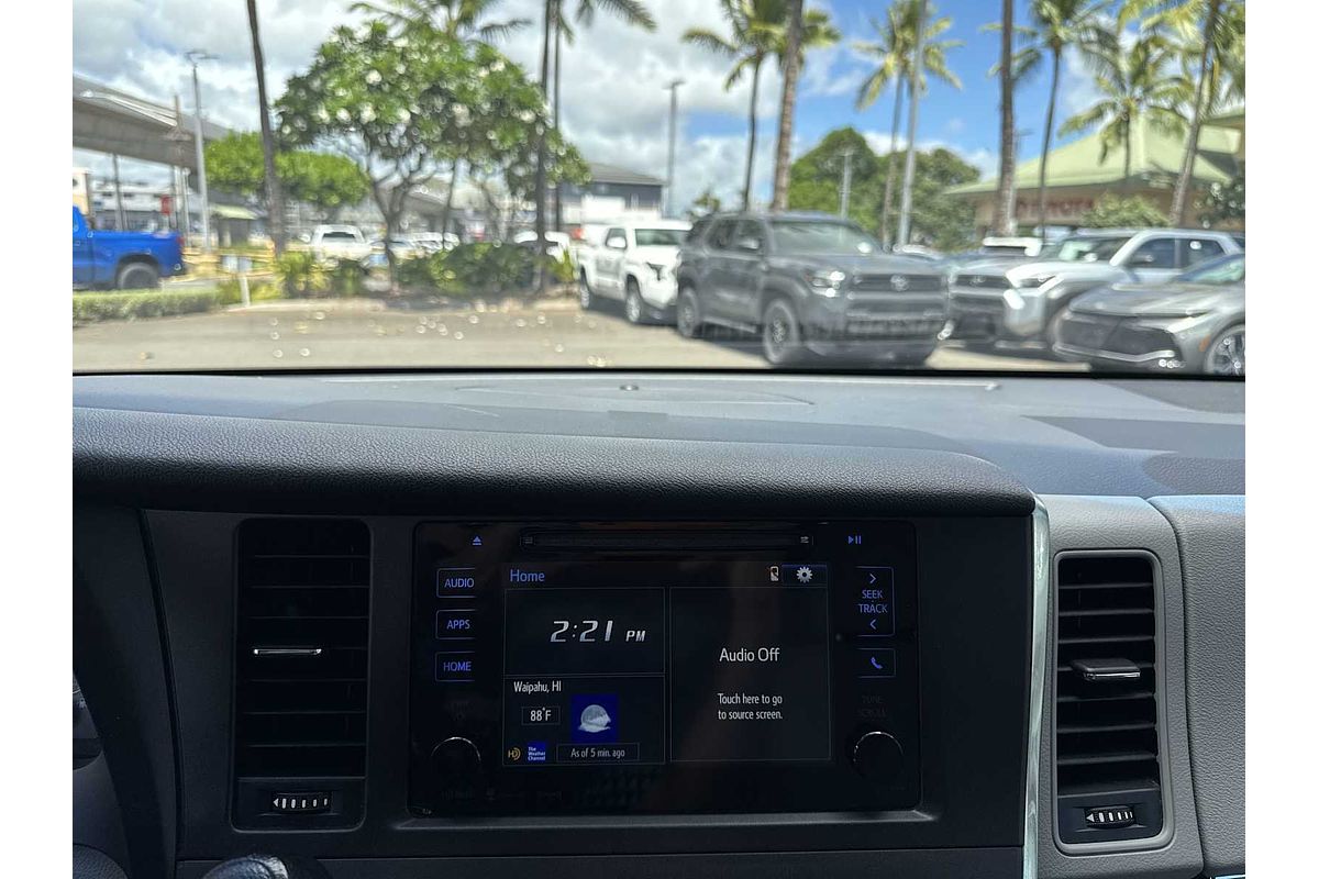 2016 Toyota SIENNA LE