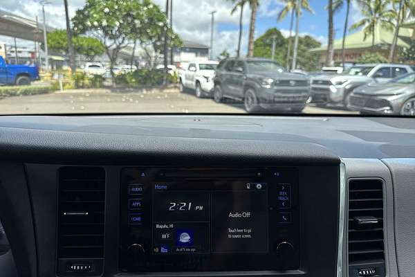 2016 Toyota SIENNA LE