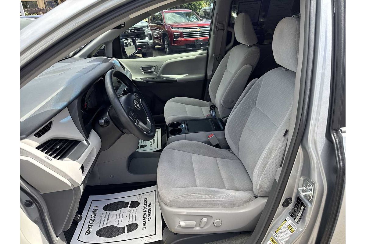 2016 Toyota SIENNA LE
