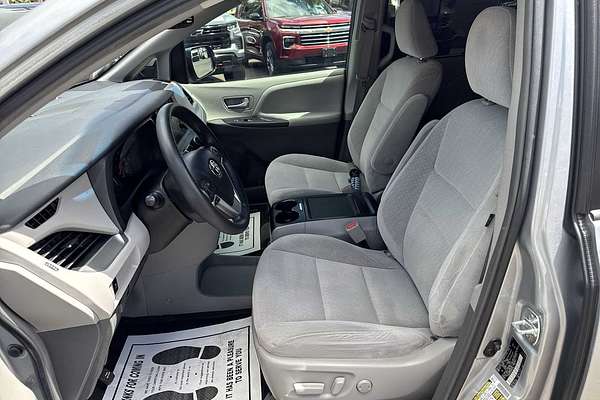 2016 Toyota SIENNA LE