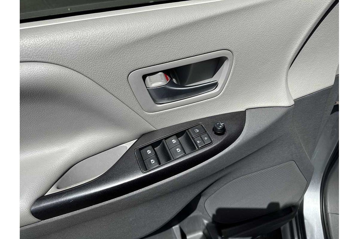 2016 Toyota SIENNA LE