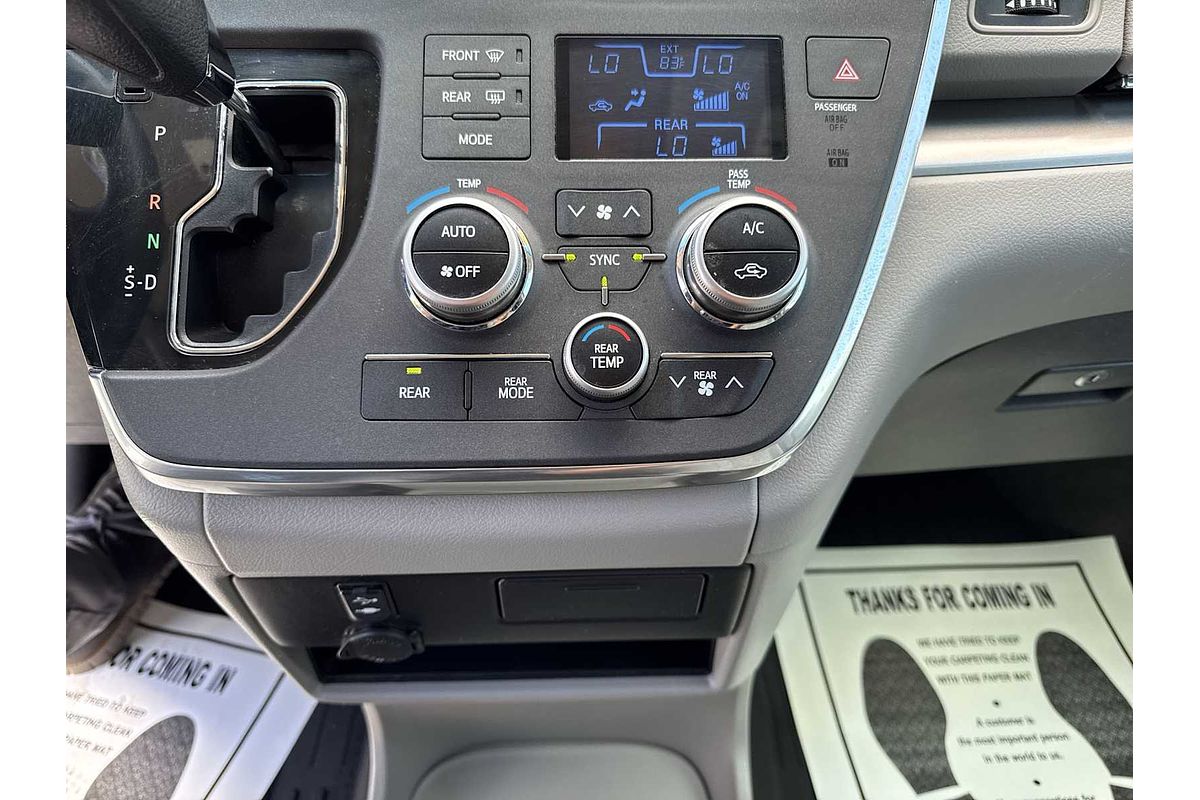 2016 Toyota SIENNA LE