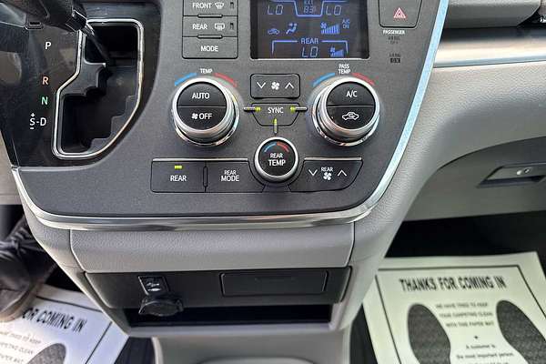 2016 Toyota SIENNA LE