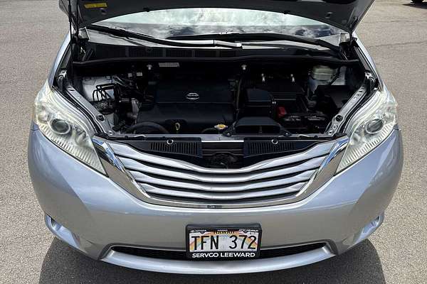 2016 Toyota SIENNA LE