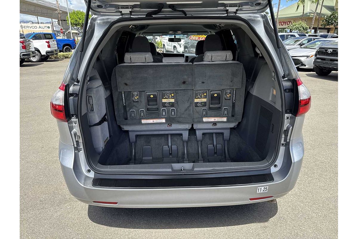 2016 Toyota SIENNA LE