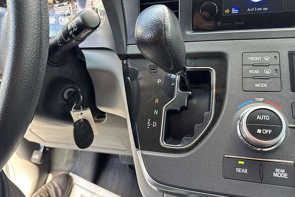 2016 Toyota SIENNA LE