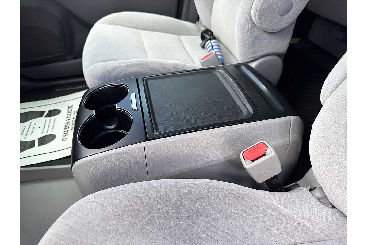 2016 Toyota SIENNA LE