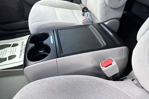 2016 Toyota SIENNA LE