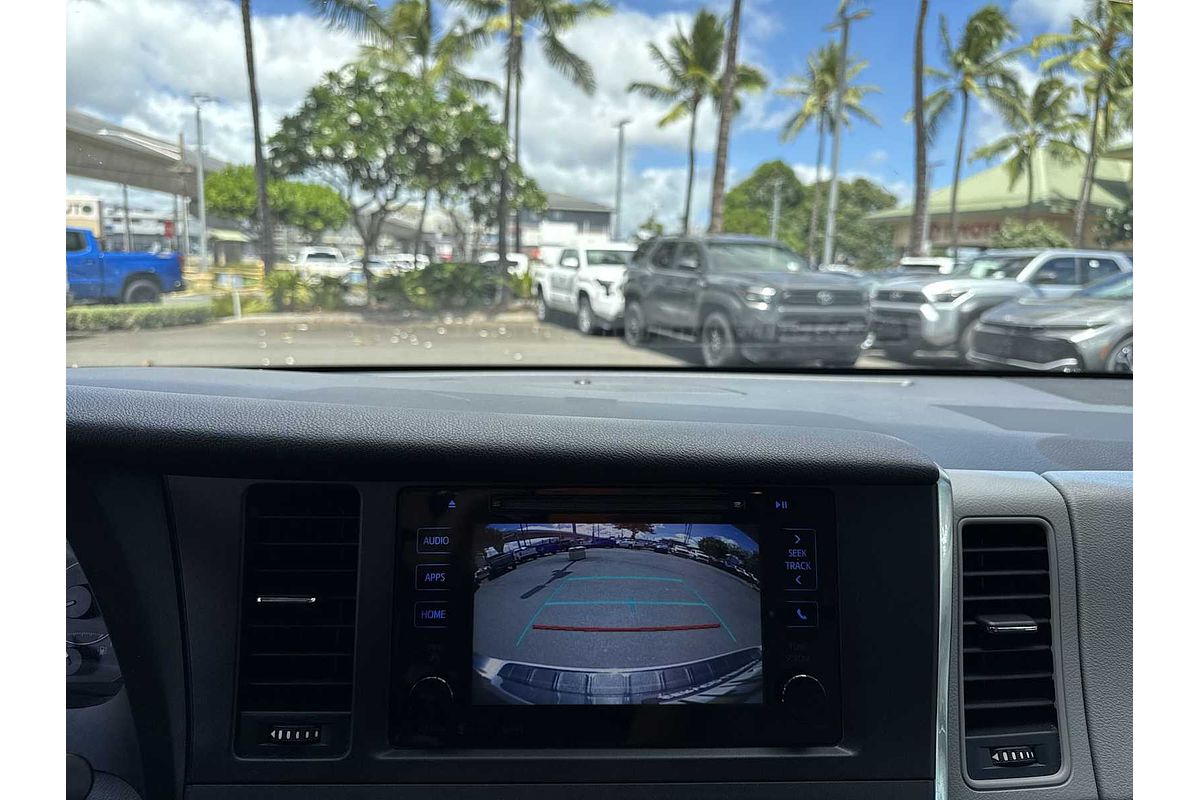 2016 Toyota SIENNA LE