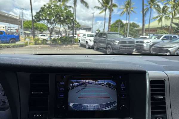 2016 Toyota SIENNA LE