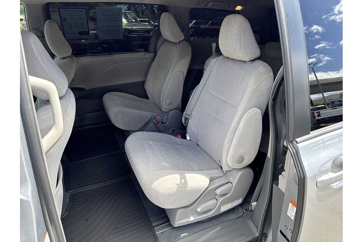 2016 Toyota SIENNA LE