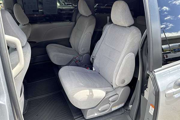 2016 Toyota SIENNA LE