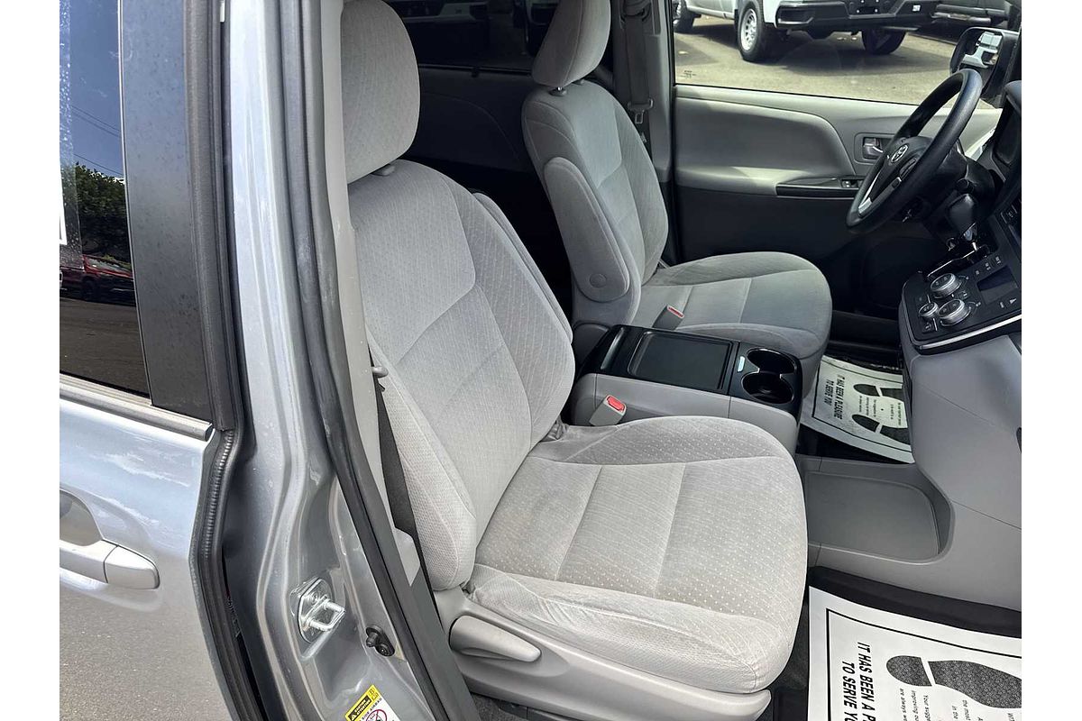2016 Toyota SIENNA LE