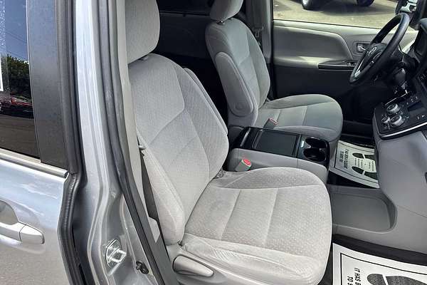 2016 Toyota SIENNA LE