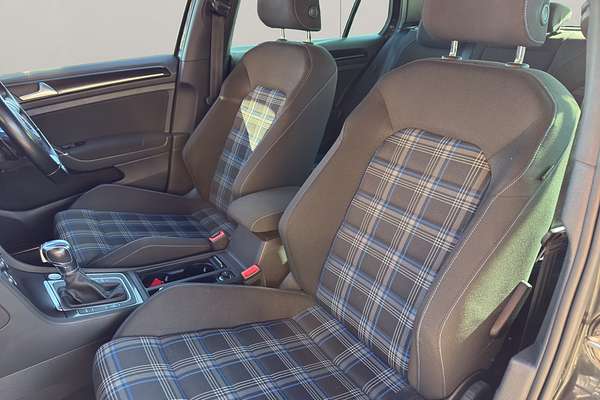 2015 Volkswagen Golf GTE