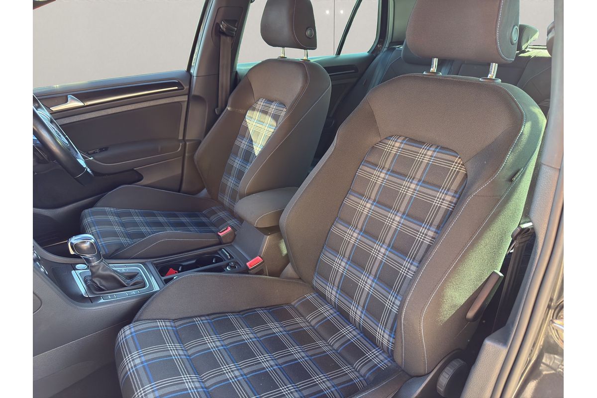 2015 Volkswagen Golf GTE