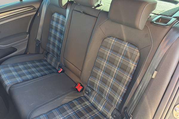 2015 Volkswagen Golf GTE